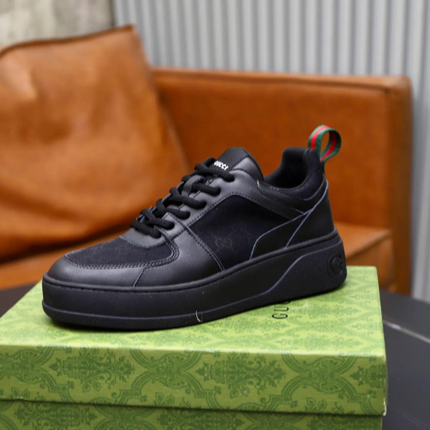 Ex-factory price: 420💰🙅‍♂️🙅‍♂️🙅‍♂️ Brand: GUCCI Standard code: 38-44 (45 customized) Grade: Same as the official website Material: Original cowhide material spliced with brand cloth Comfortable and breathable lining Lightweight and wear-resistant sports outsole Style category: Men's fashion casual shoes Running sports shoes Distinguished luxury brand elements Top luxury color: actual picture color